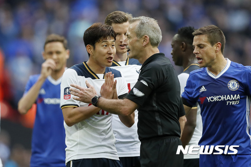 Tottenham Hotspur's Son Heung-min, left, pleads with referee Martin Atkinson after conceding a penalty which Chelsea scored from during the English FA Cup semifinal soccer match between Chelsea and Tottenham Hotspur at Wembley stadium in London, Saturday, April 22, 2017. (AP Photo/Kirsty Wigglesworth)