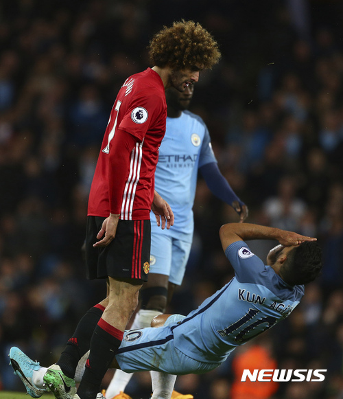 Manchester City's Sergio Aguero clashed with Manchester United's Marouane Fellaini, left, during the English Premier League soccer match between Manchester City and Manchester United at the Etihad Stadium in Manchester, England,Thursday, April 27, 2017.(AP Photo/Dave Thompson)