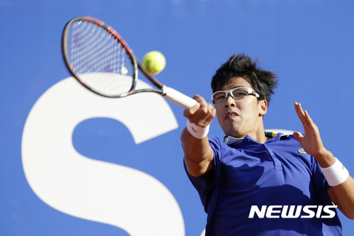 Hyeon Chung from South Korea returns the ball to Spain's Rafael Nadal during a quarterfinal match at the Barcelona Open Tennis Tournament in Barcelona, Spain, Friday, April 28, 2017. (AP Photo/Manu Fernandez)