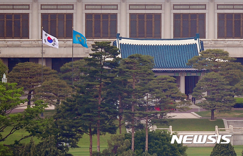 【서울=뉴시스】 청와대 본관 앞. photo@newsis.com