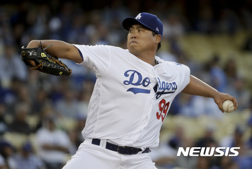 Los Angeles Dodgers starting pitcher Hyun-Jin Ryu, of South Korea, throws against the Miami Marlins during first inning of a baseball game in Los Angeles, Thursday, May 18, 2017. (AP Photo/Chris Carlson)