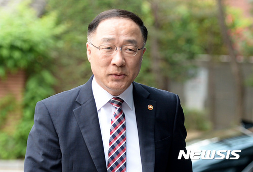 【서울=뉴시스】이영환 기자 = 홍남기 국무조정실장. 2017.05.23. 20hwan@newsis.com