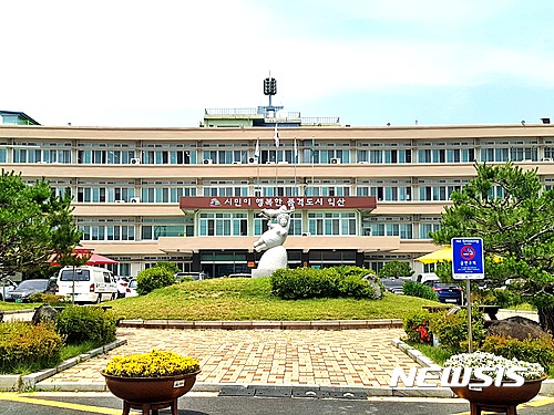 【익산=뉴시스】강명수 기자 = 전북 익산시는 금마축구공원에 대한 수탁운영자를 모집한다고 24일 밝혔다. 익산시청 전경. 2017.07.24. (사진 = 뉴시스 DB) photo@newsis.com