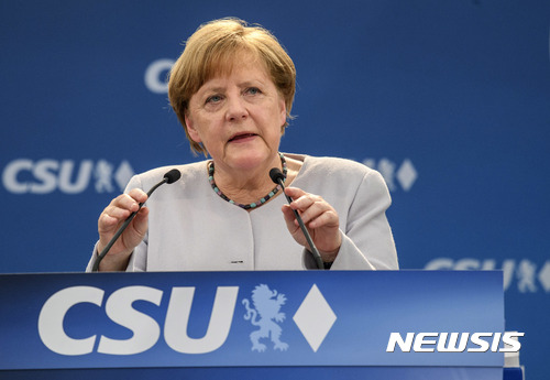 【뮌헨=AP/뉴시스】앙겔라 메르켈 독일 총리가 28일(현지시간) 뮌헨에서 집권 기민, 기사당 유세 행사에 참석해 연설하고 있다. 메르켈 총리는 이날 