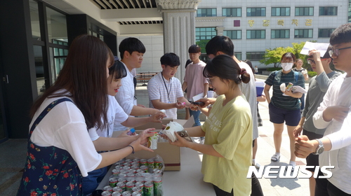 대구과학대 총학은 1학기 기말고사 시험기간 동안 학우들에 아침 샌드위치 이벤트를 펼친다.