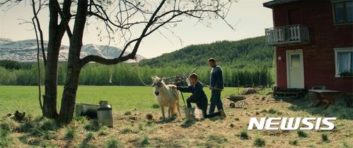 【부산=뉴시스】허상천 기자 = 제12회 부산국제어린이청소년영화제(BIKY)는 내달 18일 영화제의 여정을 마무리하는 폐막작으로는 노르웨이와 스웨덴에서 제작한 토핀 이버슨 감독의 ‘오스카의 아메리카(Oskar’s America)‘를 상영한다고 24일 밝혔다. 2017.06.24. (사진 = BIKY 제공) <a href="mailto:photo@newsis.com">photo@newsis.com</a>