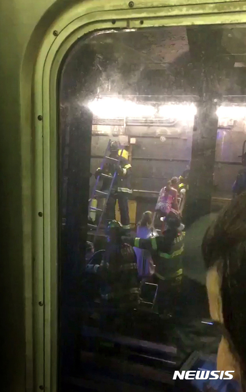  뉴욕 할렘서 지하철 탈선, 34명 부상,  출근길 수백명 대피소동 