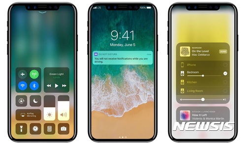 【서울=뉴시스】아이폰8이 이르면 오는 9월 출시된다. 아이폰 탄생 10돌을 즈음해 나오는 아이폰8은 차세대 증강현실(AR) 등 혁신적인 정보기술(IT)을 장착한 것으로 전해지고 있다. 아이폰8은 새로운 아이폰 운영체제인 iOS11을 기반으로 안면 인식을 할 수 있는 ‘3D 센서’ 기능과 테두리 없는 전면 스크린, 무선충전 기능 등을 갖추게 될 것으로 보인다. <뉴시스 자료사진> 2017.07.18.