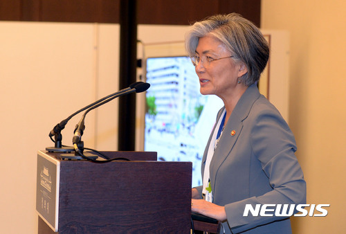 강경화 장관 "北 압박·제재 지속태도 변화 유도" 