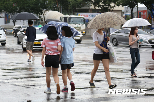 중부지방 흐리고 비···경남·전남 오후 소나기