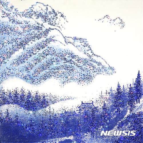 【서울=뉴시스】김종숙, ARTIFICIAL LANDSCAPE–Blue  53.0 x 53.0cm Mixed media & Swarovski’s cut crystals on canvas, 2017