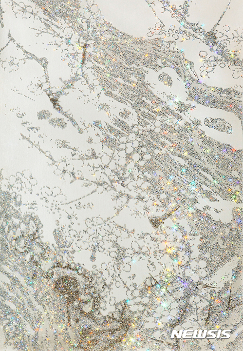 【서울=뉴시스】김종숙, ARTIFICIAL LANDSCAPE–Blue 53.0 x 53.0cm Mixed media & Swarovski’s cut crystals on canvas, 2017