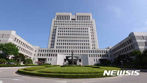 아파트 주차장서 무면허 운전 유죄 파기…대법 "도로 불분명"