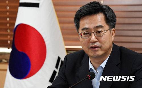 [속보]김동연 "가계부채, 성장 등 거시경제정책 제약요인 될 수도"