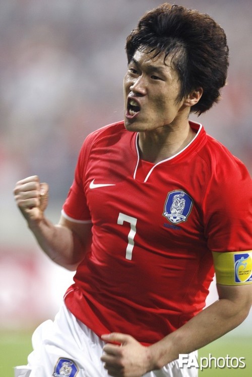 【서울=뉴시스】 2009년 월드컵 최종예선 이란전에서 박지성이 득점뒤 환호하고 있다. (사진=대한축구협회 제공)
