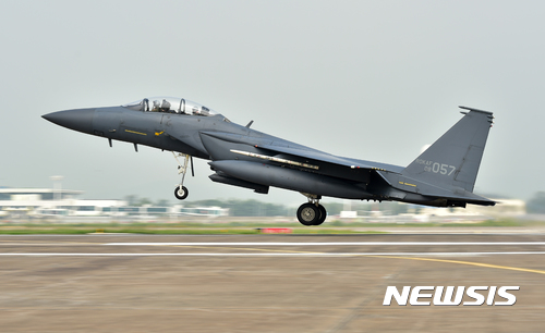 【서울=뉴시스】 출격하는 F-15K 전투기. (뉴시스DB)