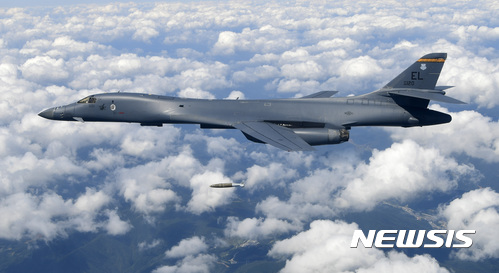 【서울=뉴시스】 한미 연합훈련에 참가한 미 공군 B-1B 전략폭격기. (사진=공군 제공)