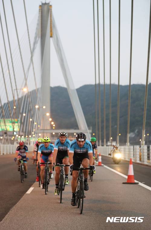 【서울=뉴시스】홍콩의 대규모 사이클 이벤트인 '사이클로톤(Cyclothon)' 대회. 2017.9.22(사진=홍콩관광청 제공) photo@newsis.com