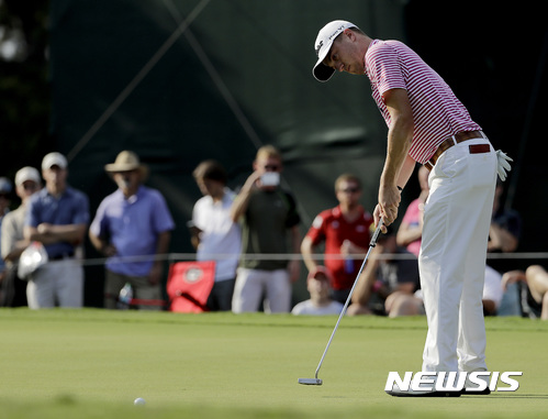 【애틀란타=AP/뉴시스】 미국프로골프(PGA) 투어 페텍스컵 플레이오프 최종전 '투어 챔피언십' 3라운드까지 공동 4위를 기록 중인 저스틴 토마스. 