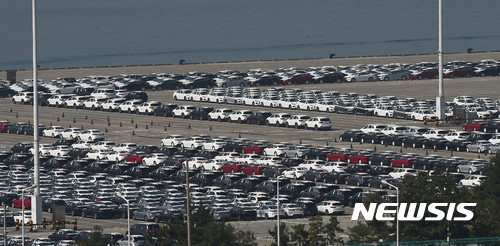 【평택=뉴시스】평택항에서 수출을 앞둔 차량들(사진=뉴시스DB) photo@newsis.com