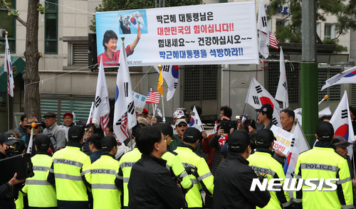 [종합]"박 대통령이 투쟁 지시"···지지자들 주말 대거 집결  
