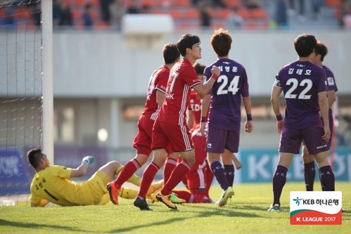 [K리그2부]'이경렬 결승골' 부산, 안양에 2-1 승리 