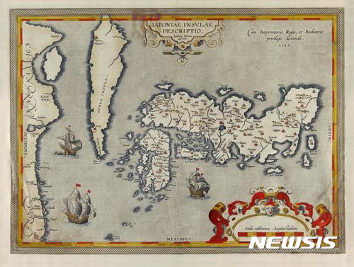 【서울=뉴시스】 우리나라와 일본 지도, 1595년. 조선과 일본만을 표현한 최초의 서양지도다. 조선을 ‘Corea Insvla’라는 명칭의 길쭉한 섬으로 그렸다.