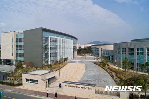 【서귀포=뉴시스】우장호 기자 = 국제학교 세인트존스베리아카데미 제주(St. Johnsbury Academy Jeju·SJA Jeju)가 오는 25일 부산 파라다이스 호텔에서 2018-19 학년도 신입생 모집을 위한 입학설명회를 개최한다. 사진은 SJA Jeju 전경. (사진=SJA Jeju 제공) woo1223@newsis.com