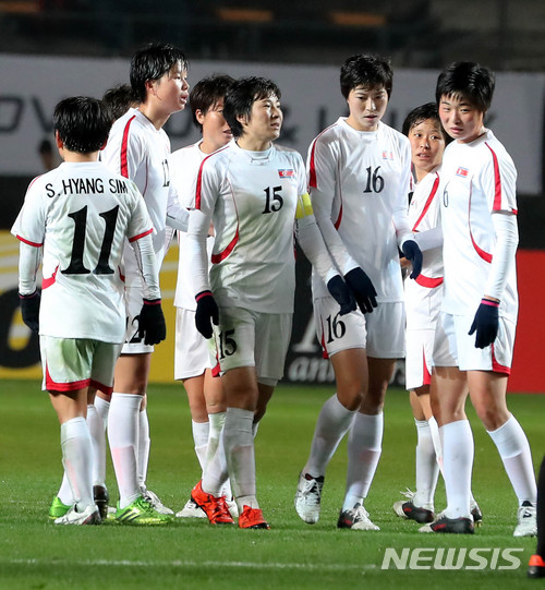 【지바(일본)=뉴시스】 8일 일본 지바 소가 스포츠 파크에서 열린 2017 EAFF E-1 챔피언십 여자부 중국 대 북한의 경기에서 북한이 2대 0으로 이겼다.