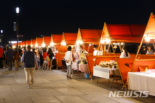 【서울=뉴시스】서울 여의도 밤도깨비야시장. 2017.12.17. (사진 = 서울시 제공) photo@newsis.com