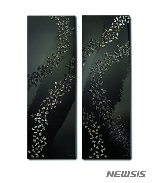 【서울=뉴시스】숲 La Foret, 2014, 목판에 자개, 실버 925, 천연 옻칠, 180x60cmx2