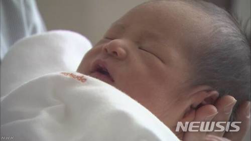 '인구감소' 일본 작년 출생률 1.36·12년만에 최저..."저출산 가속"