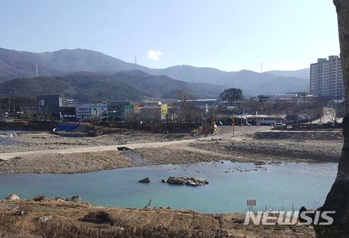  【양산=뉴시스】안지율 기자 = 경남 양산시는 상북면 양산천 내 위치한 공암잠수교를 횡단 교량을 건설하기 위한 사업을 추진한다. 사진은 공암사거리 전경. 2018.01.15. (사진=양산시 제공)  photo@newsis.com