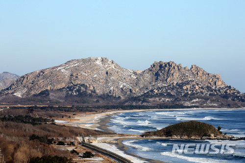 【서울=뉴시스】고성 통일전망대에서 보이는 금강산 해금강 풍경. (사진=뉴시스DB)