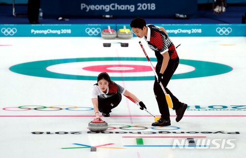 컬링 믹스더블 장혜지·이기정, 중국에게 1점차 패···1승1패