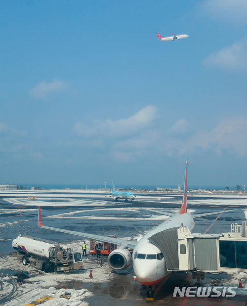 【제주=뉴시스】제주공항 여객기들이 이륙을 준비하고 있다. 2019.02.03. (사진=뉴시스DB)