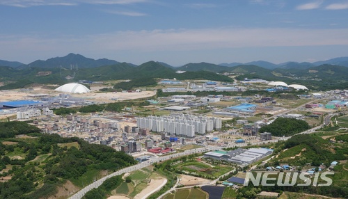 【충주=뉴시스】충주첨단산업단지와 메가폴리스. (사진=충주시 제공) photo@newsis.com