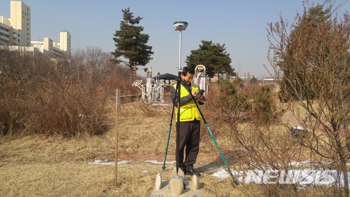 【서울=뉴시스】서울 노원구 경기기계공업고 정밀측량 모습. 2018.02.19. (사진 = 노원구 제공) photo@newsis.com