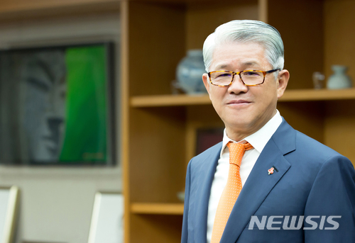 [CEO연봉]SK네트웍스 최신원 회장 상반기 보수 32.5억