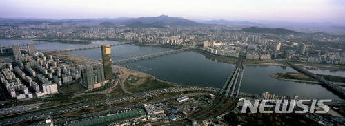 【서울=뉴시스】구보타 히로지 사진전. 서울 항공사진, 한국, 2007.
