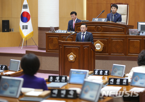 【전주=뉴시스】김민수 기자 = 전주시의회 허승복 의원은 12일 열린 제348회 전주시의회 임시회 제3차 본회의에서 ‘전주시 청소년 문화바우처지원사업 확대’를 제안했다. 2018.03.12 photo@newsis.com