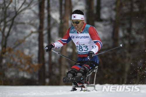 South Korea&#039;s Eui Hyun Sin competes during the Cross Country Skiing Men&#039;s Sitting 7.5km at the Alpensia Biathlon Centre the Paralympic Winter Games, Daegwallyeong-myeon, South Korea, Saturday, March 17, 2018. (Thomas Lovelock/OIS/IOC via AP)
