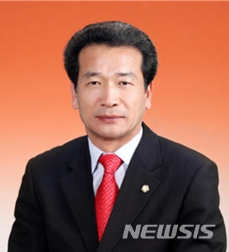 【대구=뉴시스】배소영 기자 = 이명수 전 대구 남구의회 의원이 23일 기초의원 선거출마를 공식 선언했다. 2018.03.23. photo@newsis.com