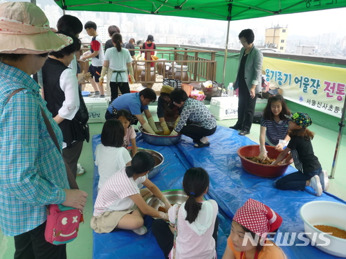 은평구 학교옥상 장독대 확대…급식 식재료 활용