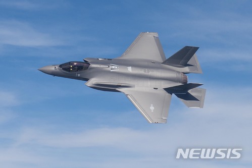 【서울=뉴시스】 F-35A 1호기가 시험비행하는 모습. 2018.03.29. (사진=방위사업청 제공) photo@newsis.com