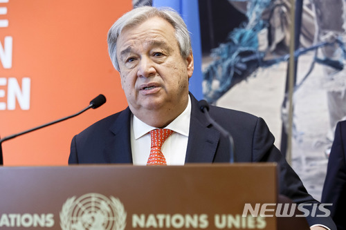 【제네바=AP/뉴시스 】 AFP에 따르면 안토니우 구테흐스 유엔 사무총장은 19일(현지시간) 성명서를 통해 "(북한이)이제 구체적인 행동을 보여줄 때"라고 말했다. 사진은 지난 4월3일 스위스 제네바에서 있는 유엔 지부에서 기자회견 중인 구테흐스 총장. 2018.09.20