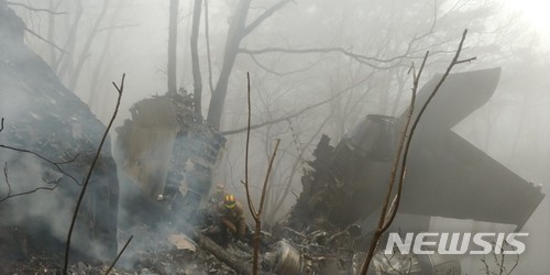 【서울=뉴시스】 지난해 경북 칠곡에서 추락한 F-15K 전투기 잔해 모습. (뉴시스DB)