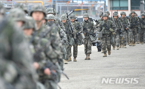 [초점]"방탄소년단을 병역혜택 논란과 엮지 마세요"···팬덤 반발