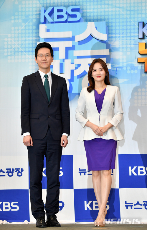 【서울=뉴시스】'KBS 뉴스9' 주말 한승연(왼쪽), 김지원 앵커. (사진=KBS 제공)