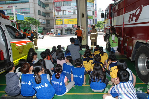 【서울=뉴시스】 <행안부, 특수학교 어린이 '재난안전훈련'>